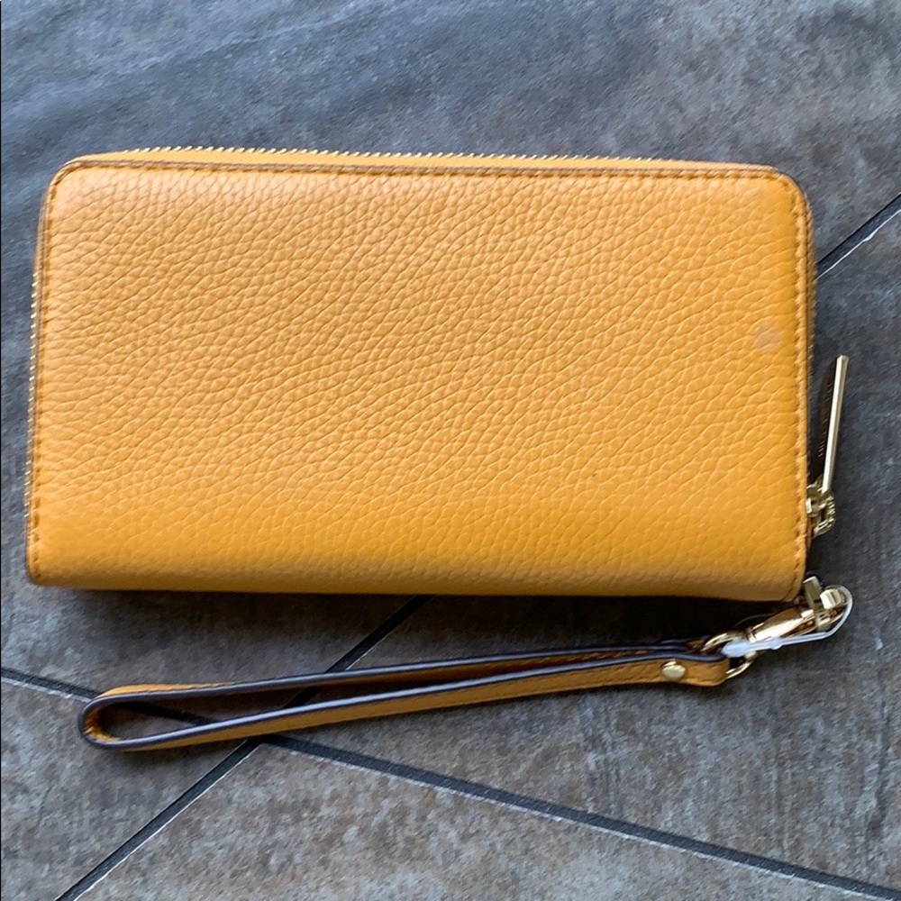 MICHAEL KORS JET SET TRAVEL LG FLAT MF PHN CASE - Picture 2 of 16